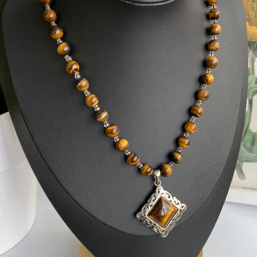Vintage beaded tigers eye necklace with diamond shaped tigers eye pendant